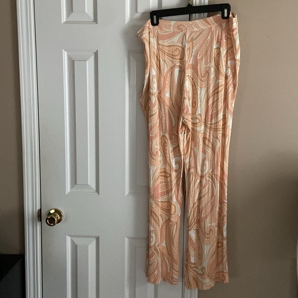 Forever 21 Pink Paisley Women’s Size 1X Disco Flare Crepe Pants Costume Casual - Picture 2 of 5